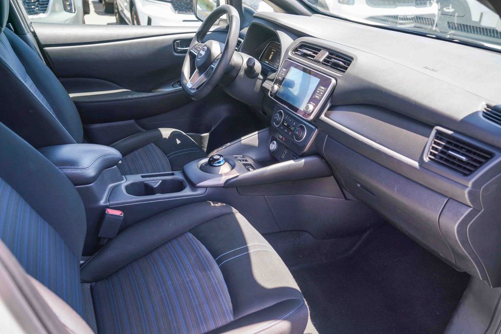 Thumbnail: 2023 Nissan Leaf - 9