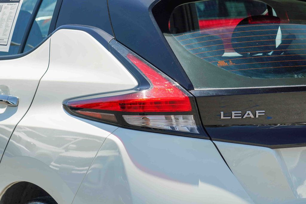 Thumbnail: 2023 Nissan Leaf - 19