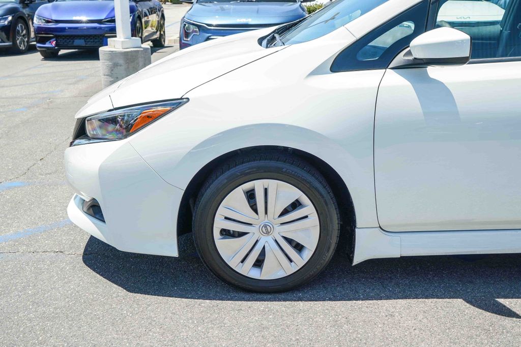 Thumbnail: 2023 Nissan Leaf - 6