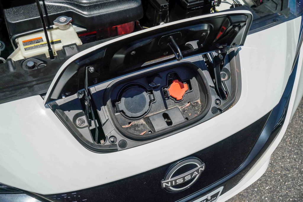 Thumbnail: 2023 Nissan Leaf - 28