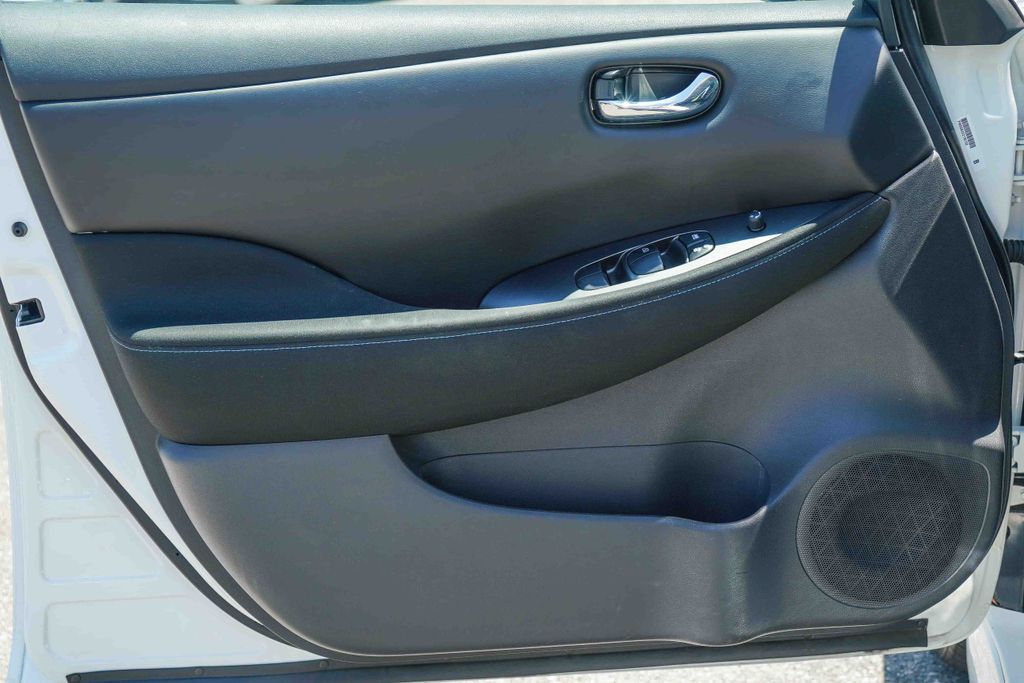 Thumbnail: 2023 Nissan Leaf - 23