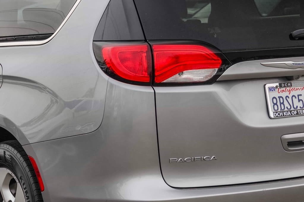 2017 Chrysler Pacifica LX 19