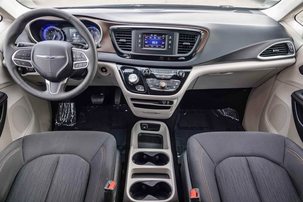 2017 Chrysler Pacifica LX 2