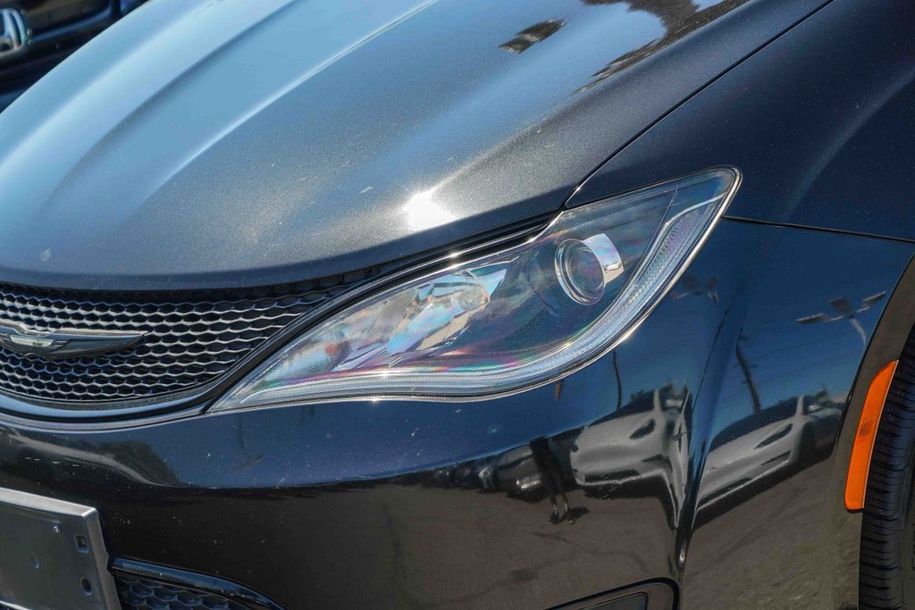 Thumbnail: 2019 Chrysler Pacifica - 19
