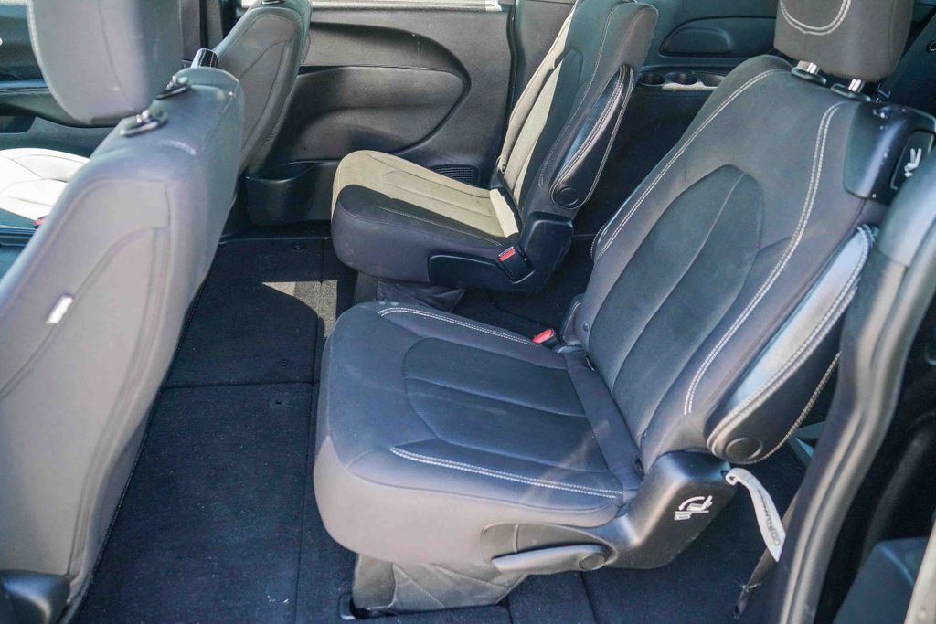 Thumbnail: 2019 Chrysler Pacifica - 11