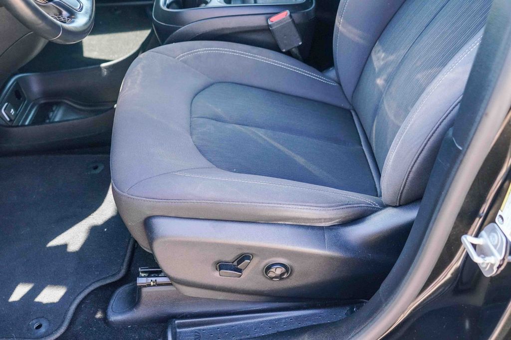 Thumbnail: 2019 Chrysler Pacifica - 24