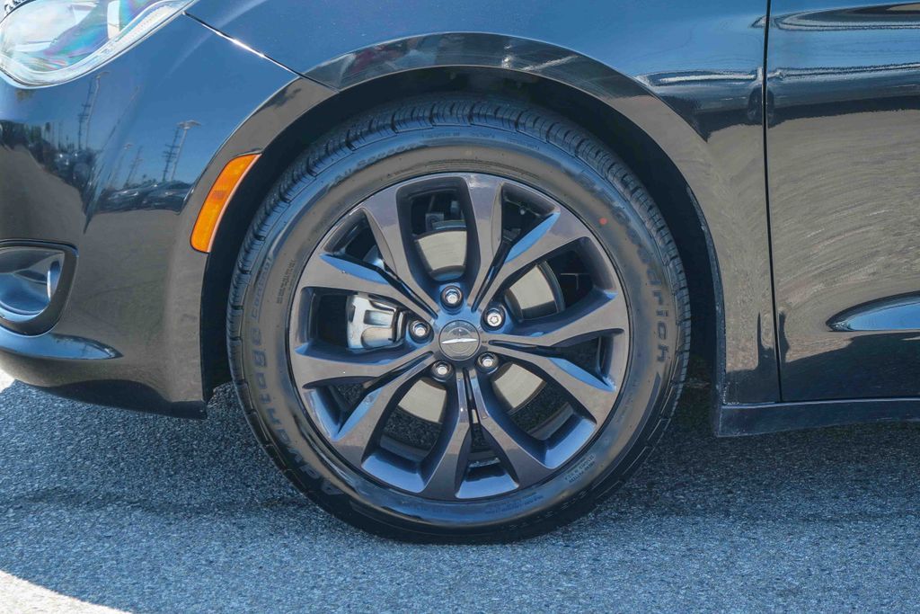 Thumbnail: 2019 Chrysler Pacifica - 6