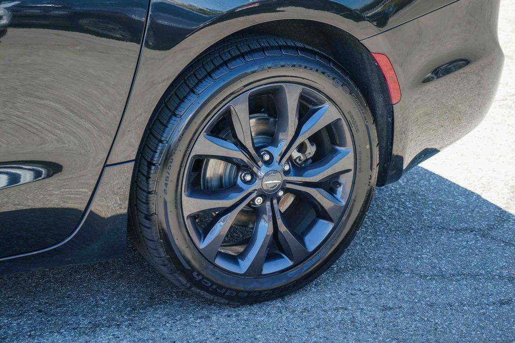 Thumbnail: 2019 Chrysler Pacifica - 20