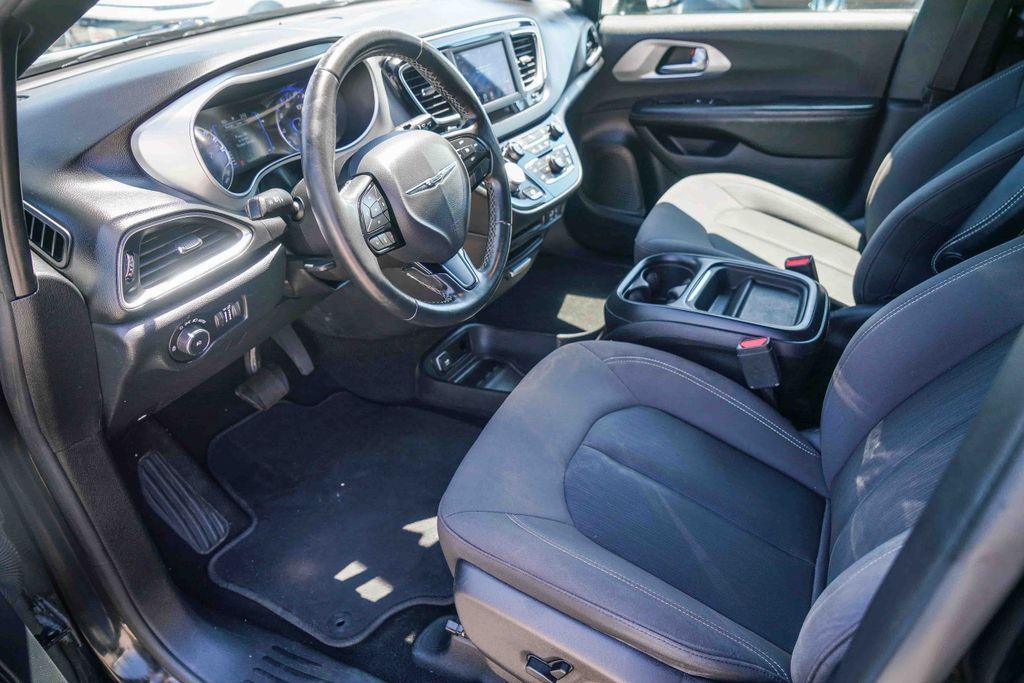 Thumbnail: 2019 Chrysler Pacifica - 10