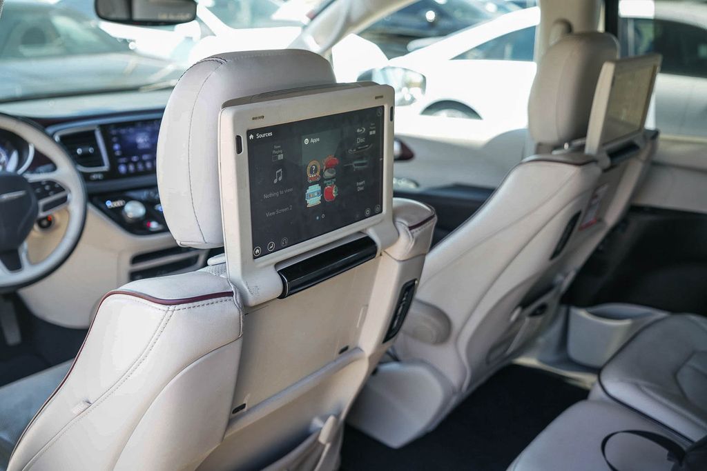 Thumbnail: 2017 Chrysler Pacifica - 12