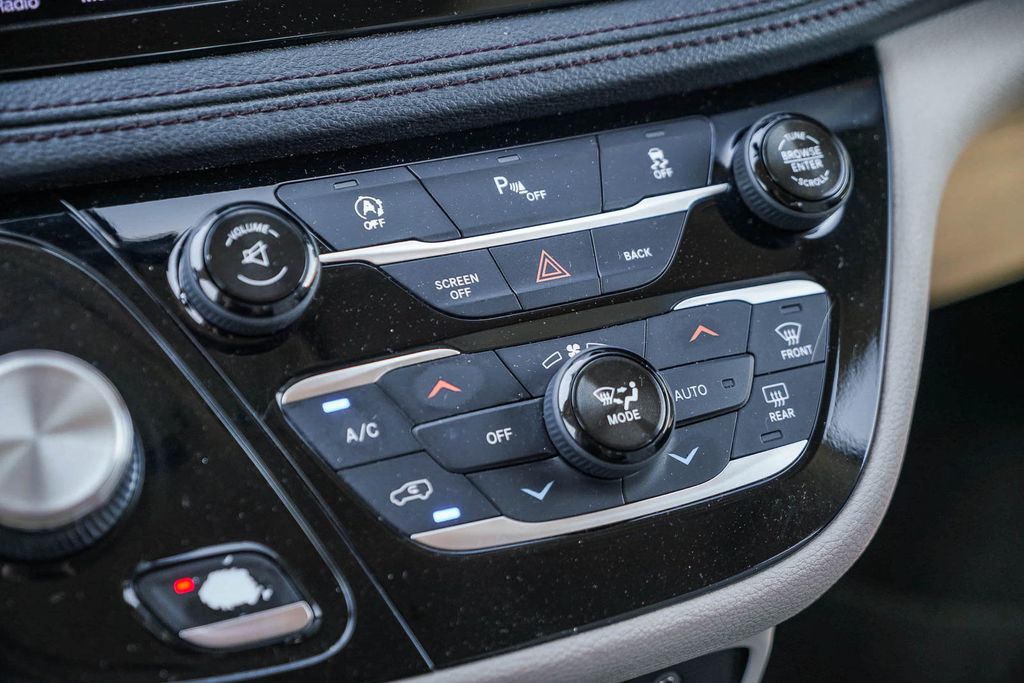 Thumbnail: 2017 Chrysler Pacifica - 26