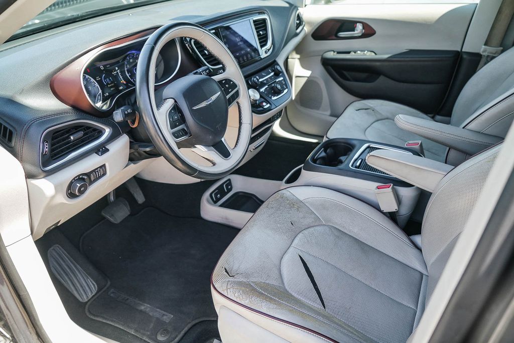 Thumbnail: 2017 Chrysler Pacifica - 10