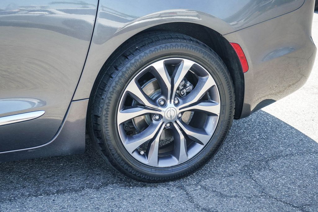 Thumbnail: 2017 Chrysler Pacifica - 21