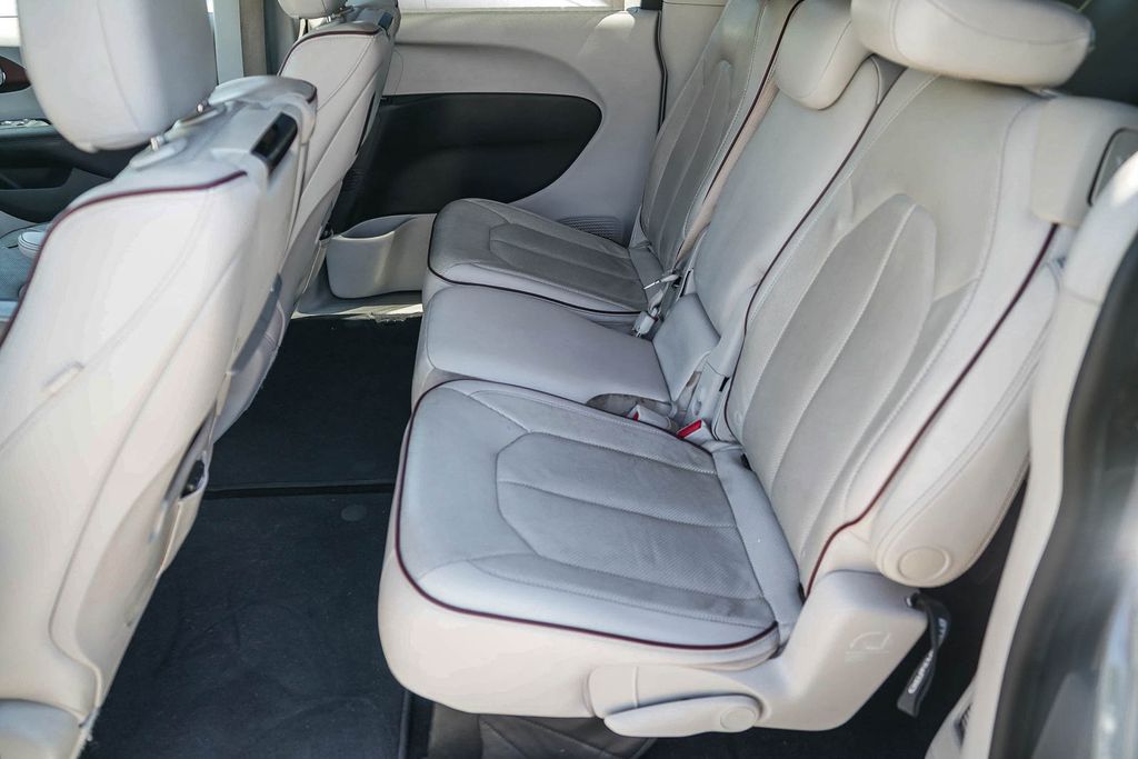 Thumbnail: 2017 Chrysler Pacifica - 11