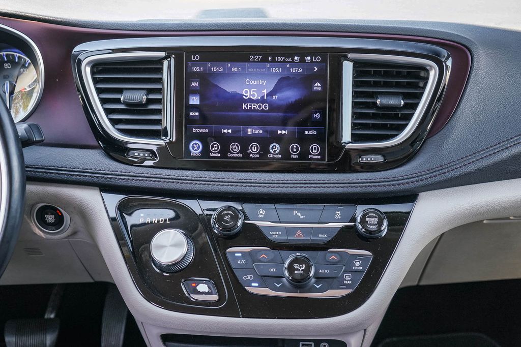 Thumbnail: 2017 Chrysler Pacifica - 13
