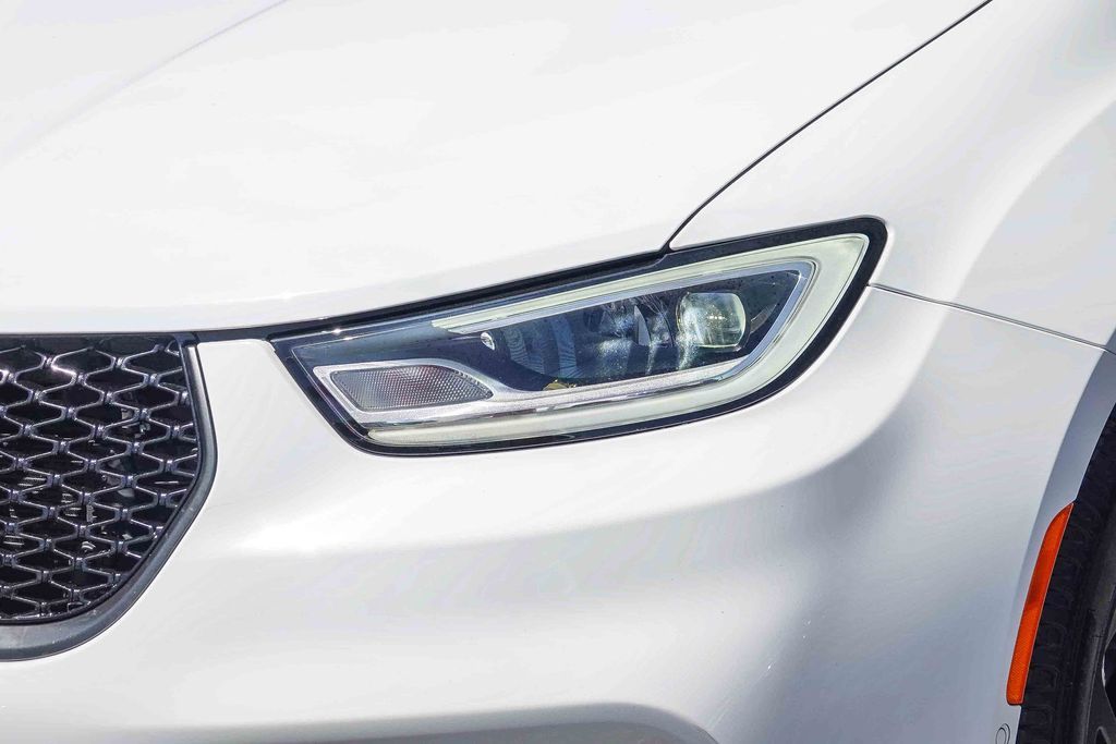 Thumbnail: 2022 Chrysler Pacifica - 20
