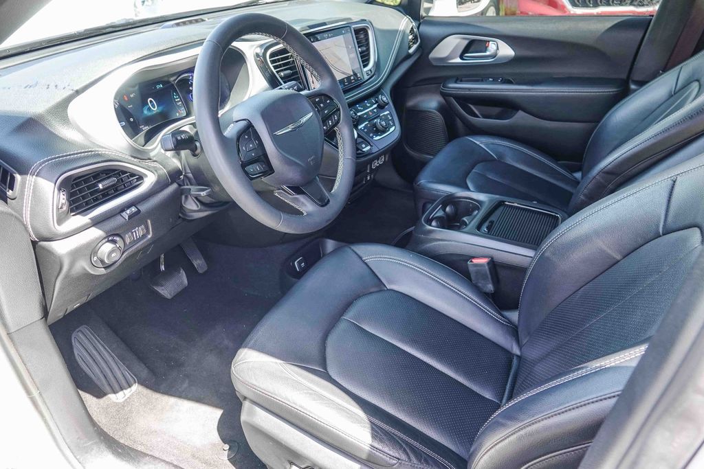 Thumbnail: 2022 Chrysler Pacifica - 11