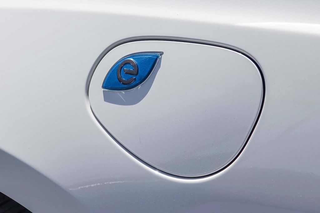 Thumbnail: 2022 Chrysler Pacifica - 6