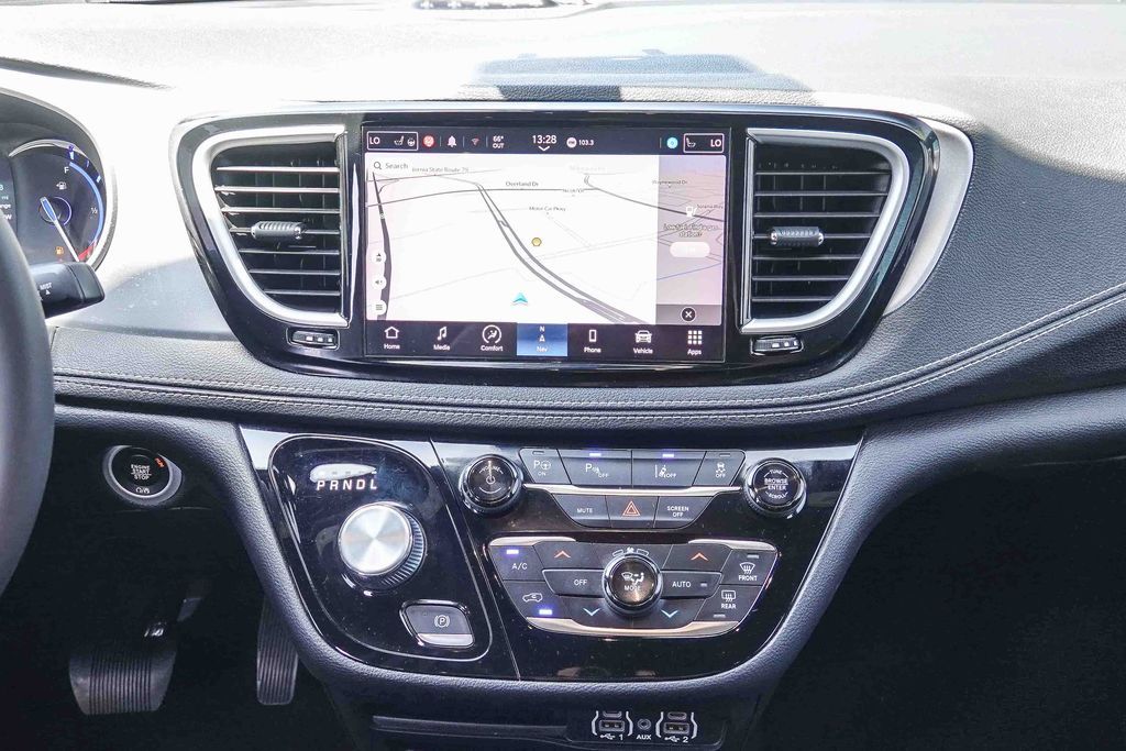 Thumbnail: 2022 Chrysler Pacifica - 13