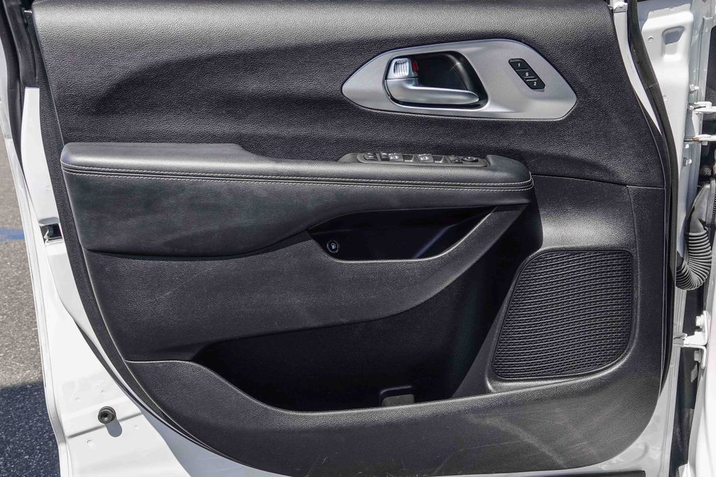 Thumbnail: 2022 Chrysler Pacifica - 23