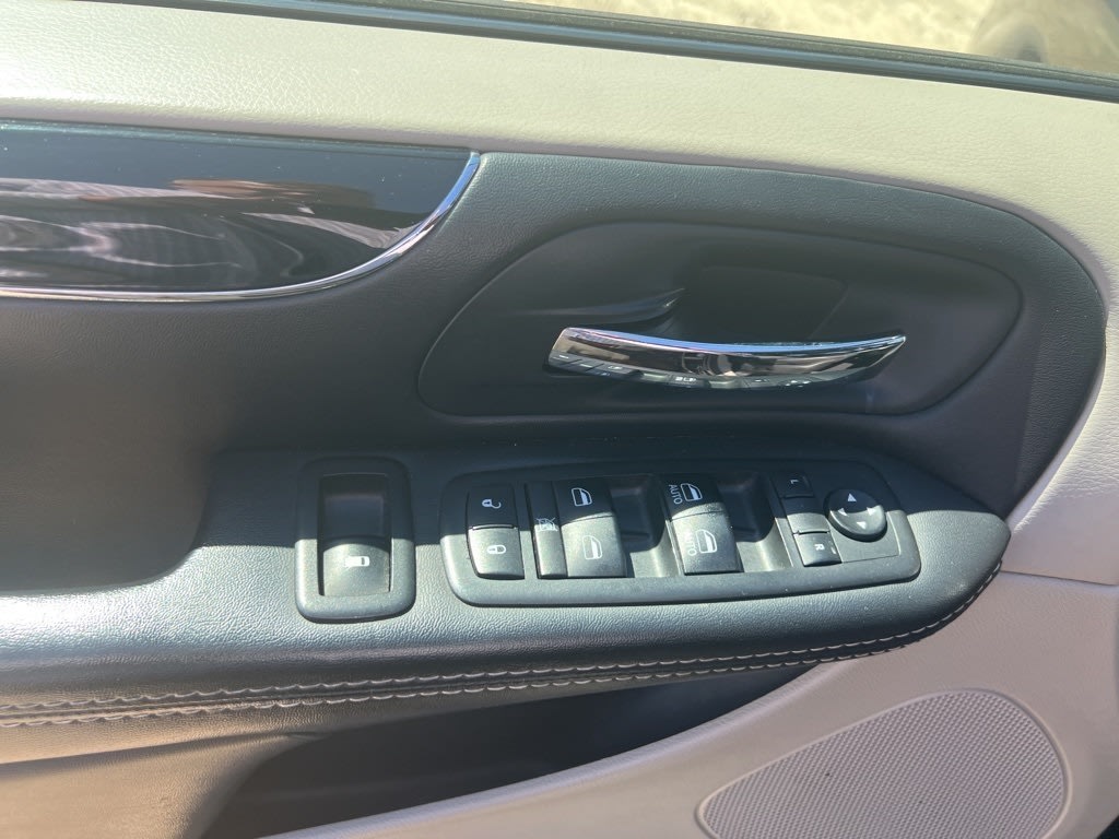 2017 Dodge Grand Caravan SXT 18