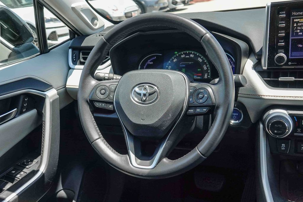 Thumbnail: 2020 Toyota RAV4 - 7