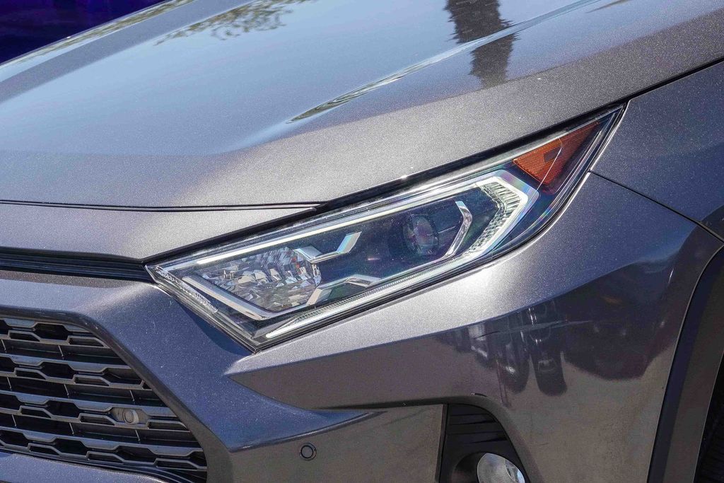 Thumbnail: 2020 Toyota RAV4 - 20