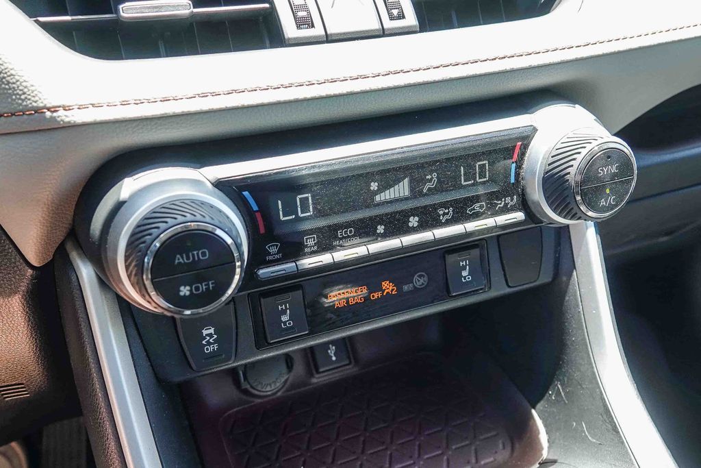 Thumbnail: 2020 Toyota RAV4 - 25