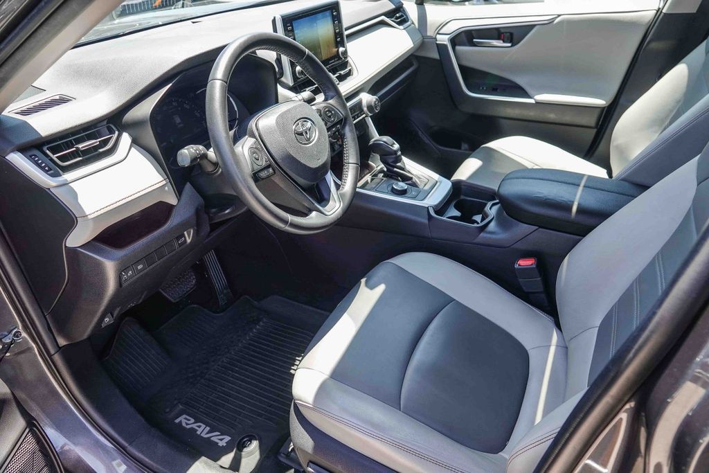 Thumbnail: 2020 Toyota RAV4 - 9