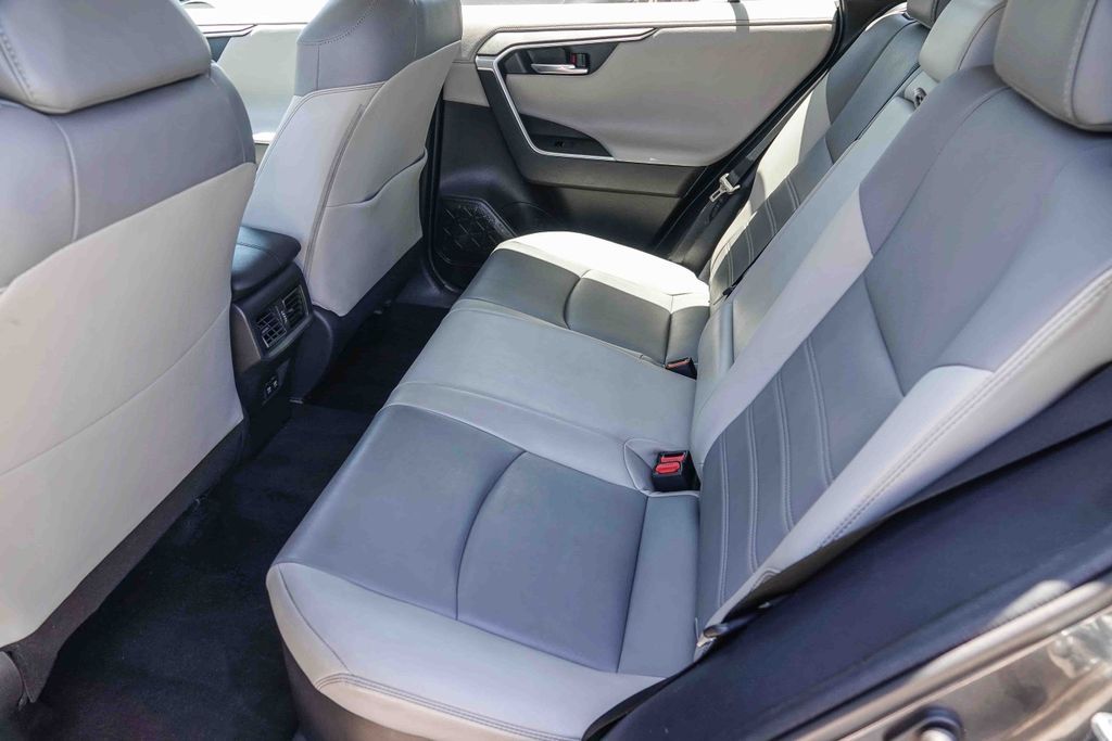 Thumbnail: 2020 Toyota RAV4 - 10