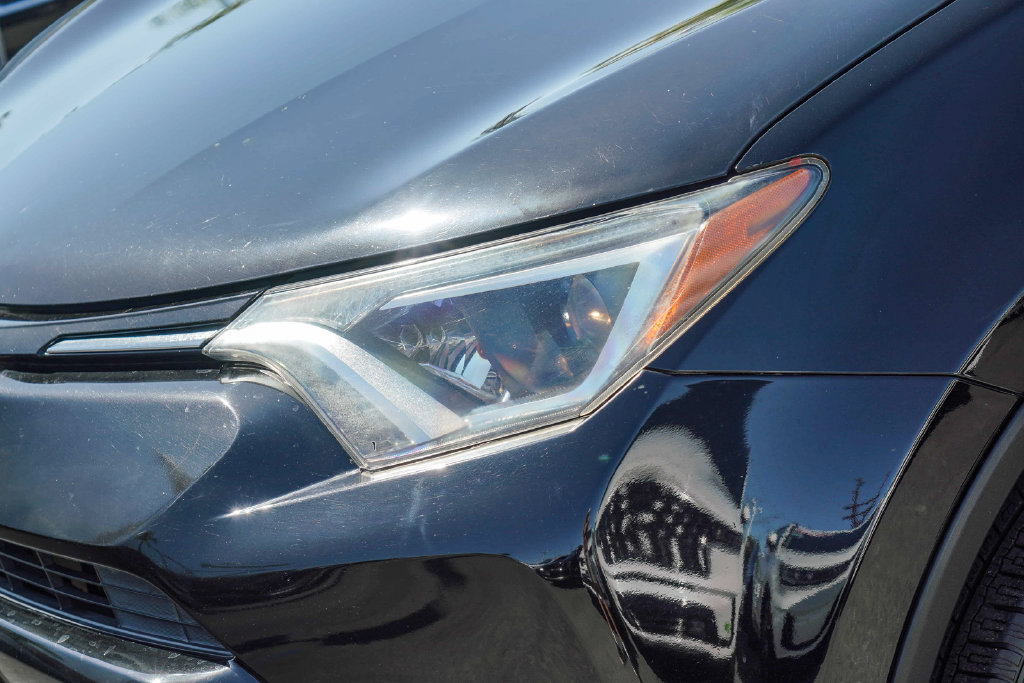 Thumbnail: 2018 Toyota RAV4 - 19