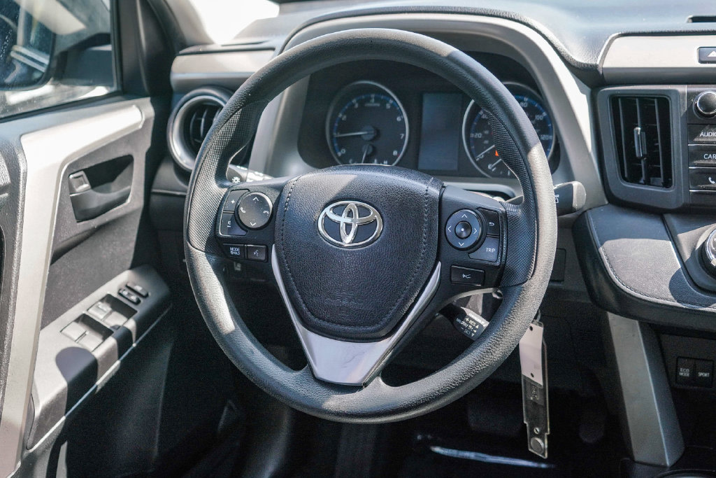Thumbnail: 2018 Toyota RAV4 - 8