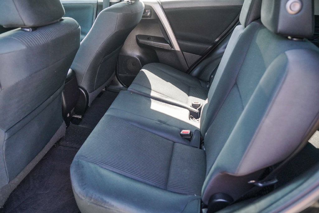 Thumbnail: 2018 Toyota RAV4 - 10