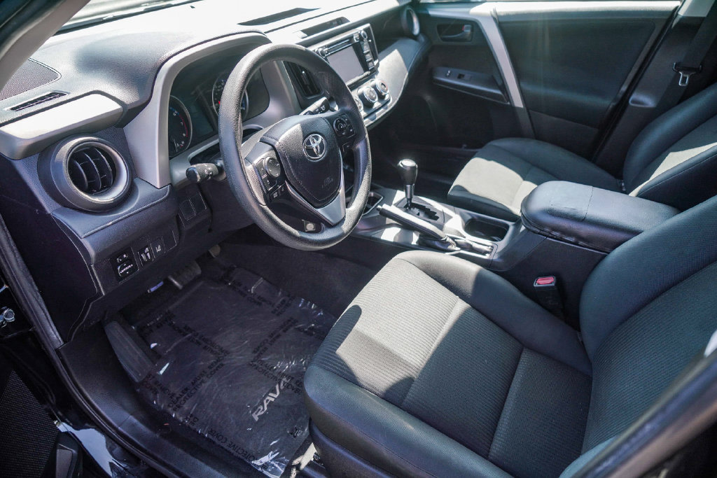 Thumbnail: 2018 Toyota RAV4 - 9