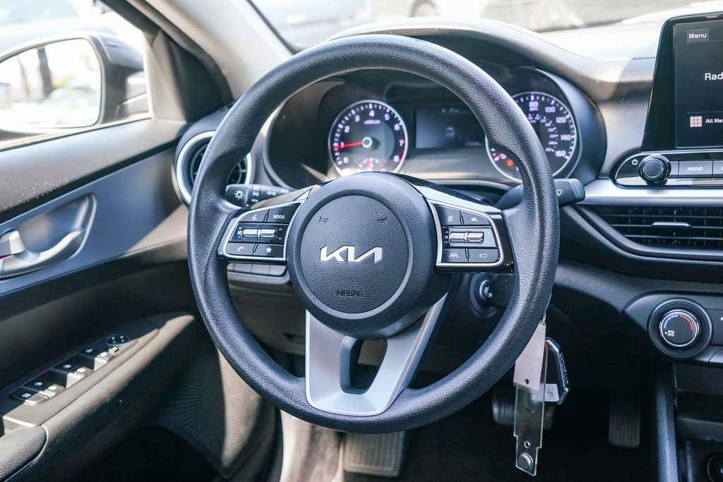 Thumbnail: 2023 Kia Forte - 8