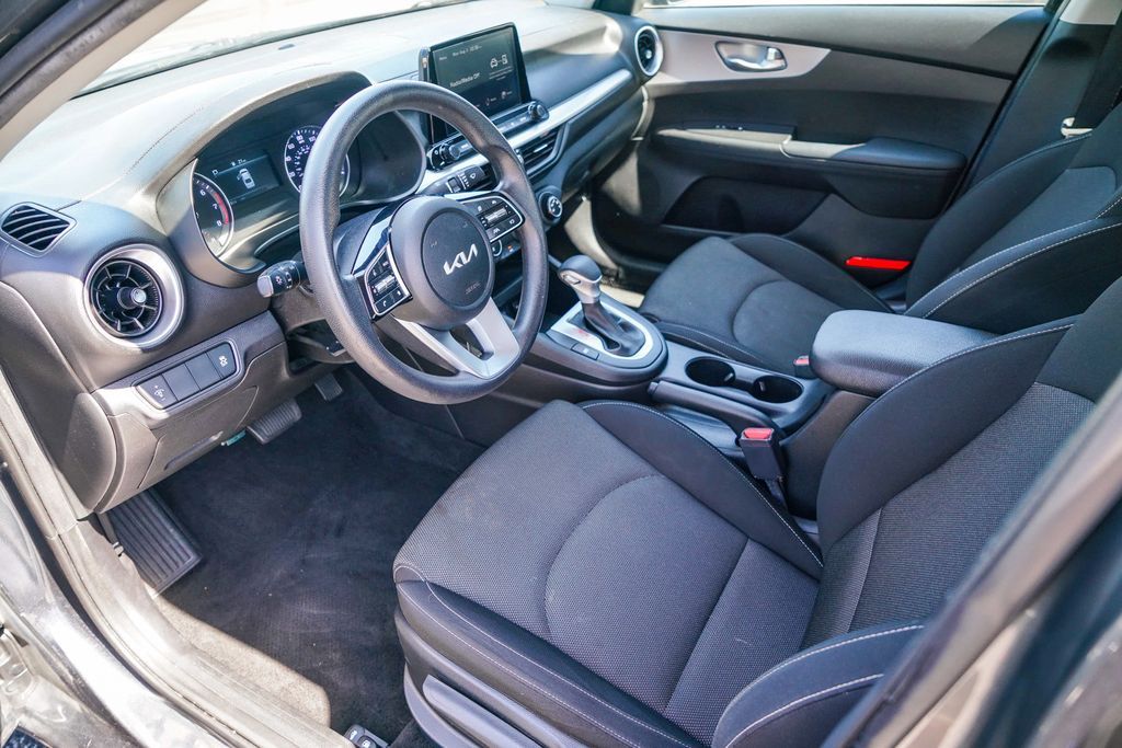 Thumbnail: 2023 Kia Forte - 10