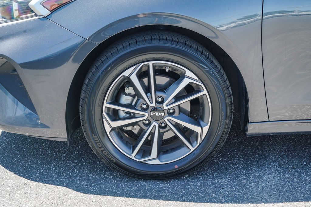 Thumbnail: 2023 Kia Forte - 19