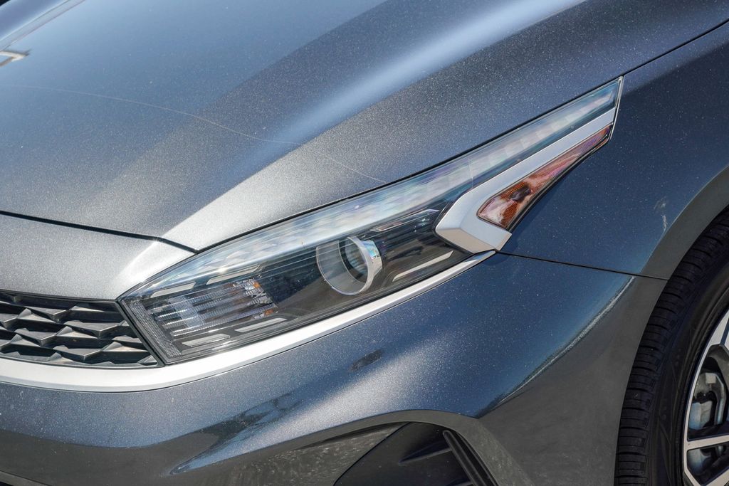 Thumbnail: 2023 Kia Forte - 18