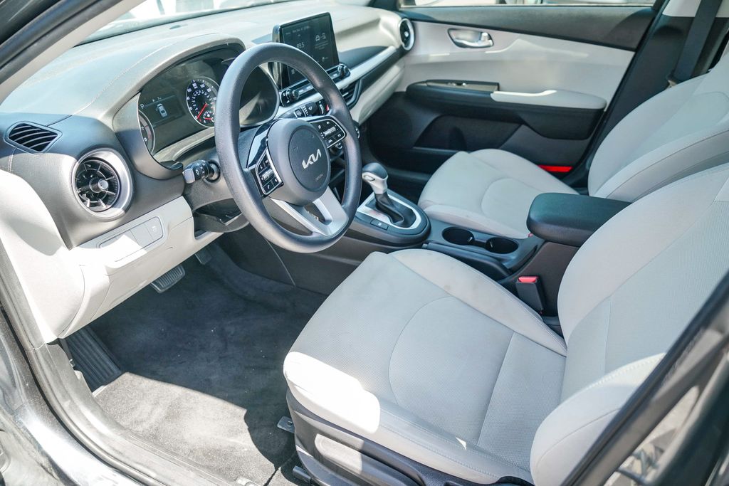 Thumbnail: 2023 Kia Forte - 9