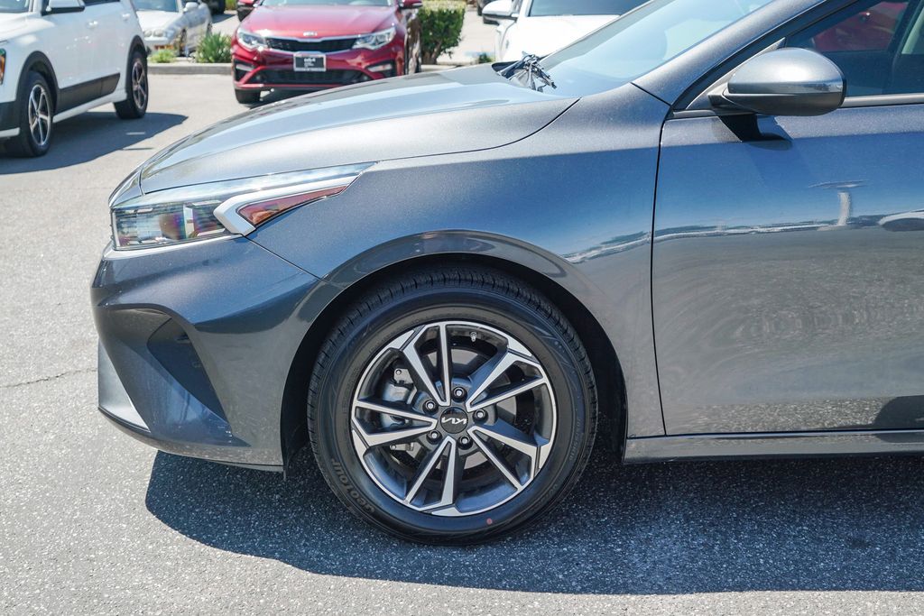 Thumbnail: 2023 Kia Forte - 6