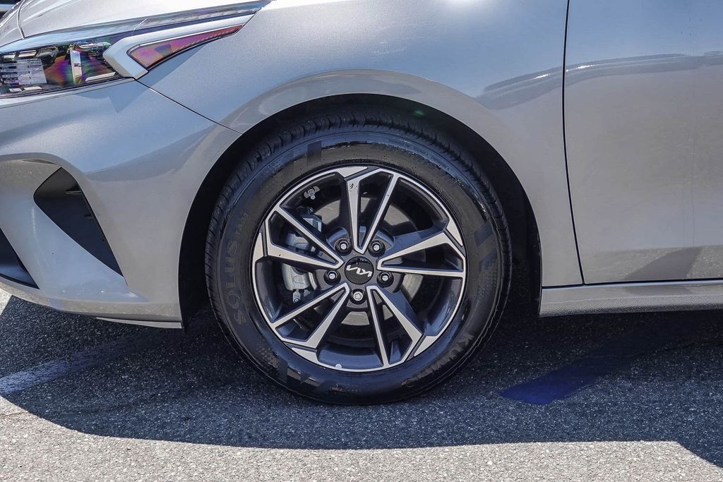 Thumbnail: 2024 Kia Forte - 6