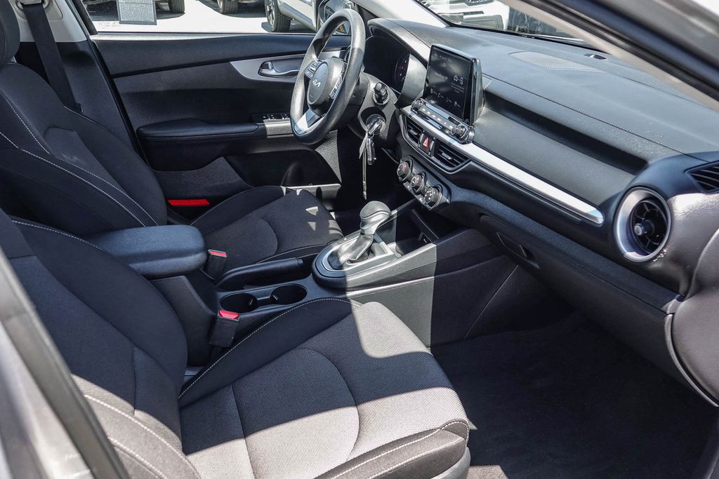 Thumbnail: 2024 Kia Forte - 9