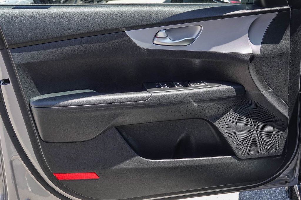 Thumbnail: 2024 Kia Forte - 23