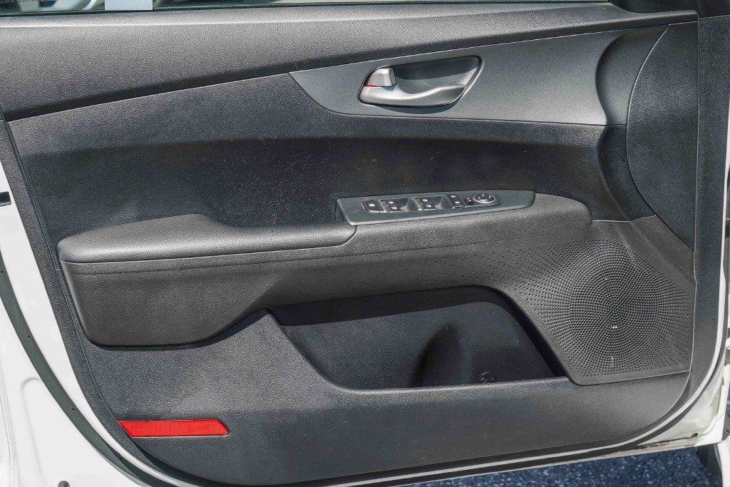 Thumbnail: 2020 Kia Forte - 23