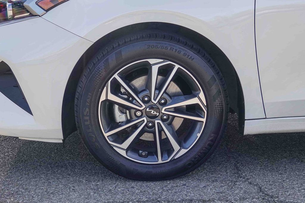 Thumbnail: 2024 Kia Forte - 21