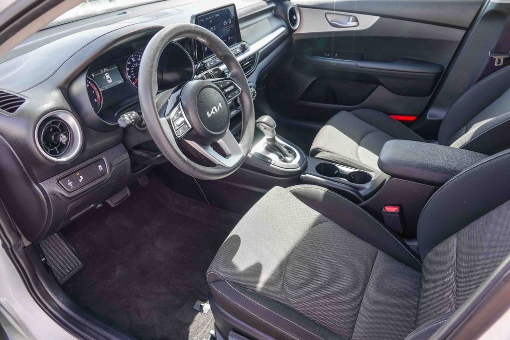 Thumbnail: 2024 Kia Forte - 10
