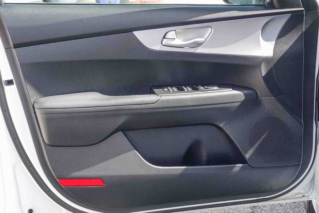 Thumbnail: 2024 Kia Forte - 24