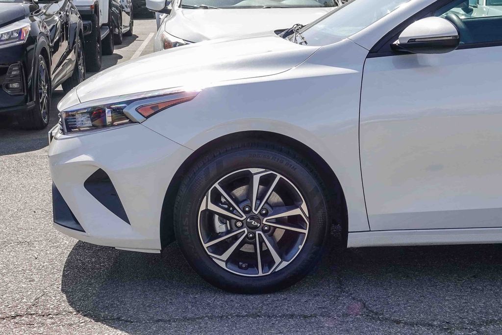 Thumbnail: 2024 Kia Forte - 6