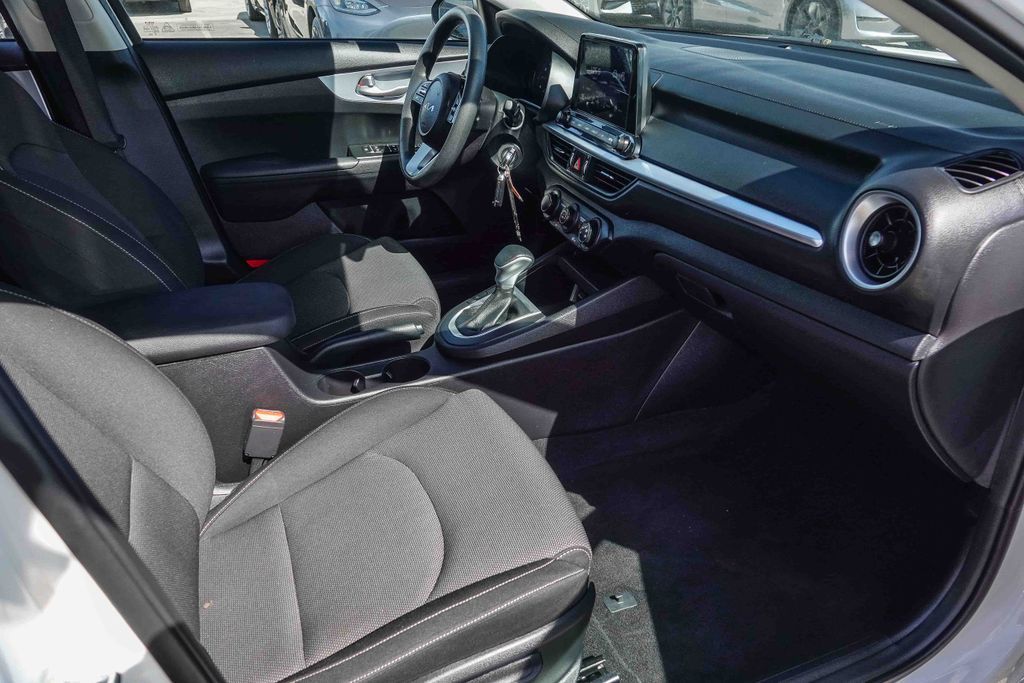 Thumbnail: 2024 Kia Forte - 9