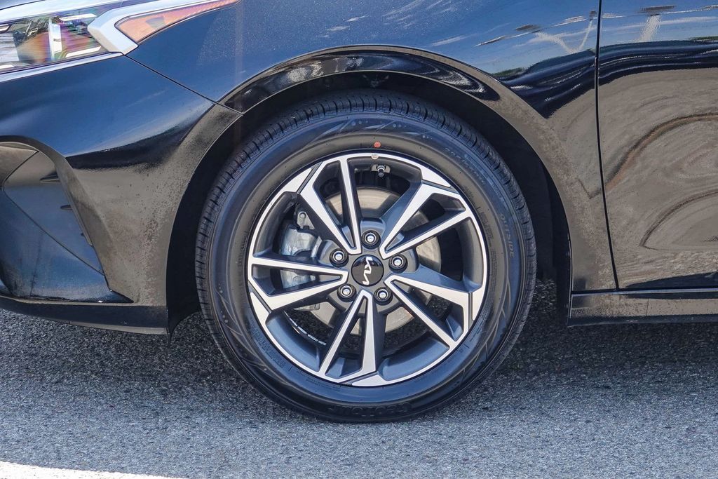 Thumbnail: 2023 Kia Forte - 6